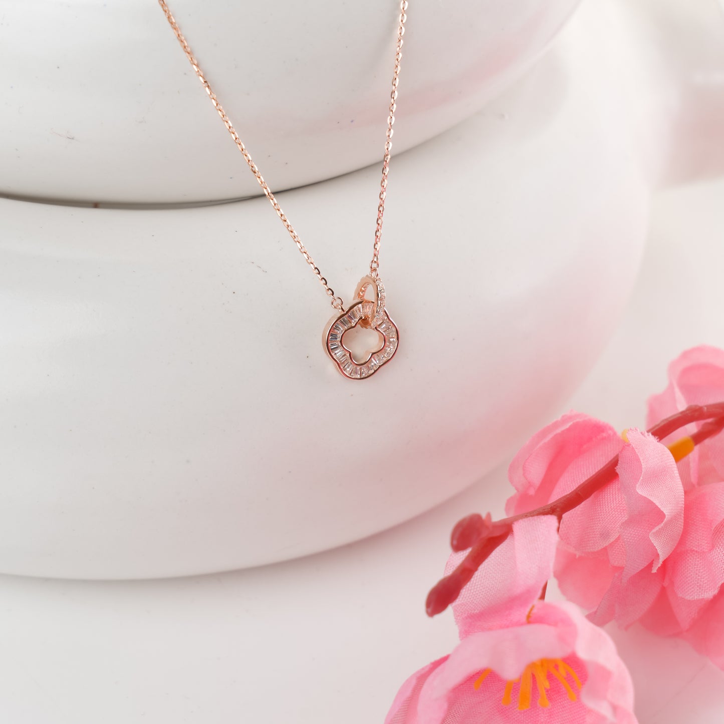 Clover - Rose Gold Pendant & Chain
