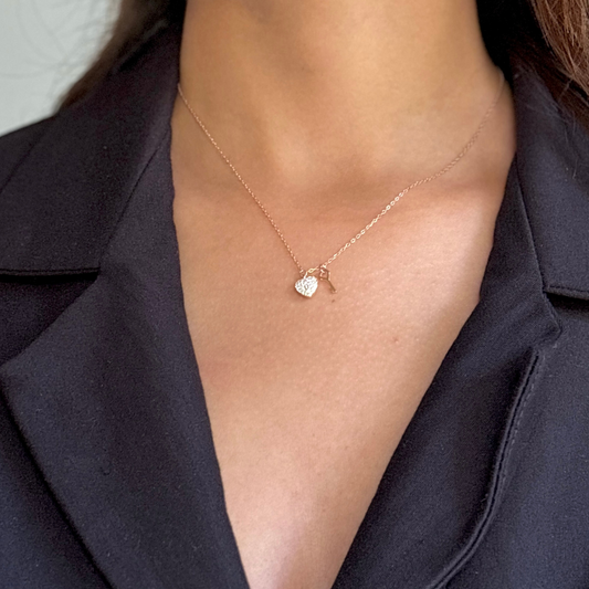 Minimalist Jewellery That Looks Expensive (But Isn’t)