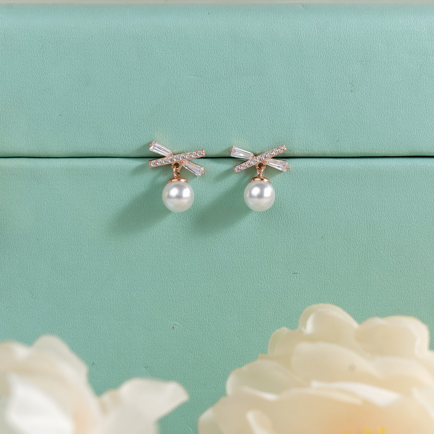Silver Sphere - Bow-shaped Pearl Earrings