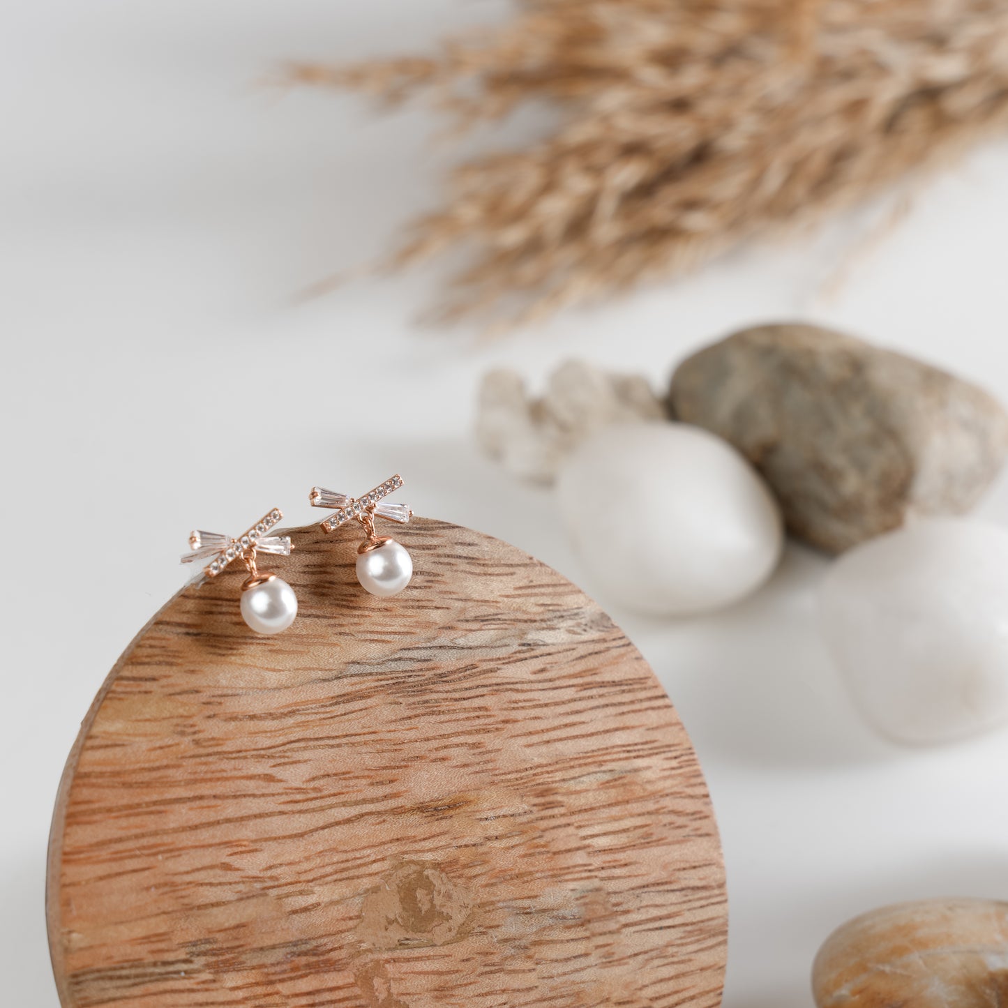 Silver Sphere - Bow-shaped Pearl Earrings