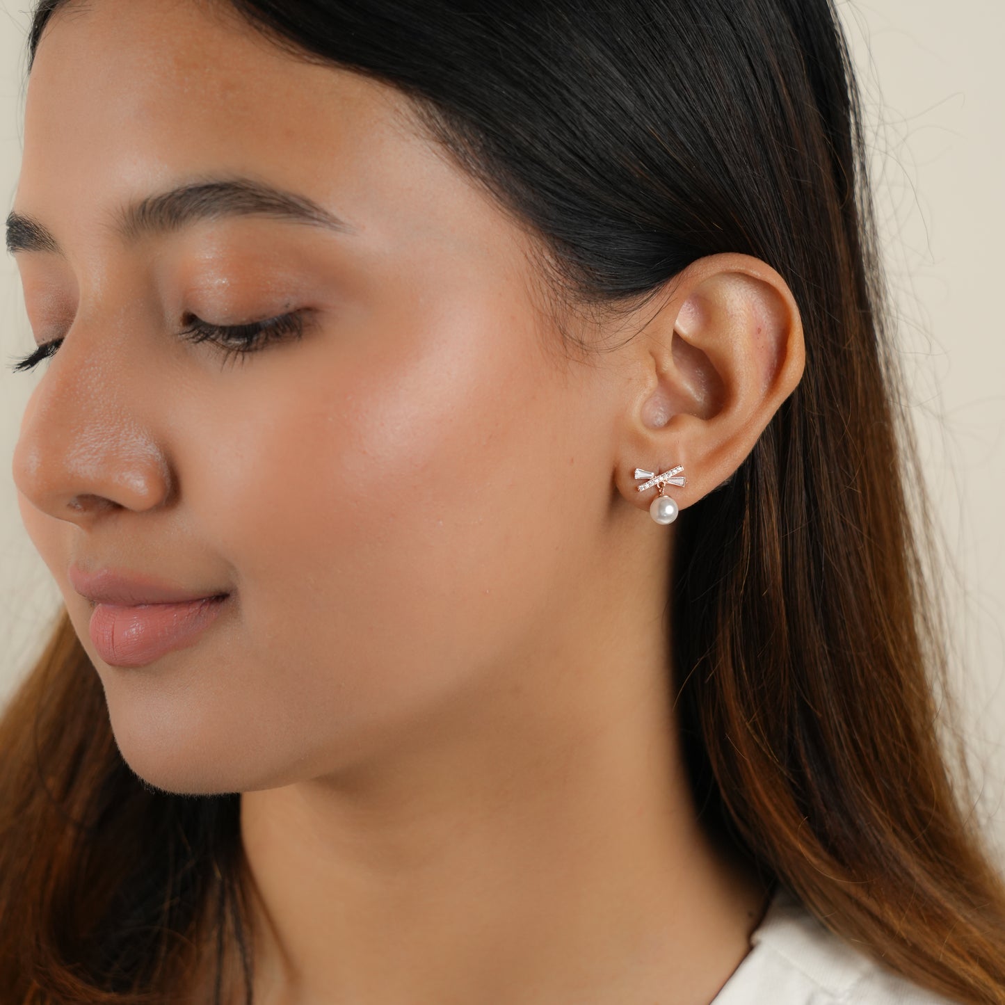 Silver Sphere - Bow-shaped Pearl Earrings